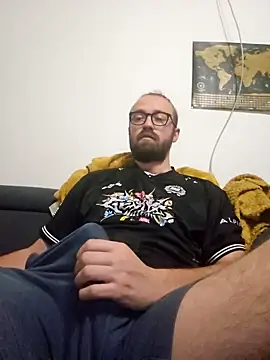 Snapshot of Loopertz chatting on September 29, 2025, 5:01 am Loopertz online show from September 29, 2025, 5:01 am