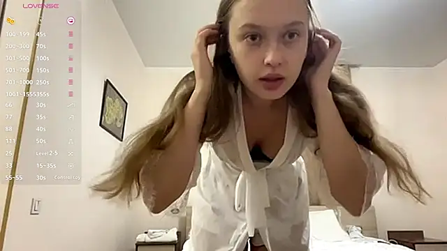 Snapshot of CharlynDini chatting on September 17, 2025, 2:41 pm CharlynDini online show from September 17, 2025, 2:41 pm