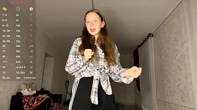 Snapshot of CharlynDini chatting on September 19, 2025, 3:24 pm CharlynDini online show from September 19, 2025, 3:24 pm