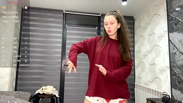 Snapshot of CharlynDini chatting on October 8, 2025, 3:42 pm CharlynDini online show from October 8, 2025, 3:42 pm