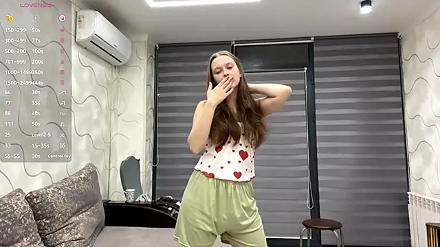 Snapshot of CharlynDini chatting on October 10, 2025, 3:11 pm CharlynDini online show from October 10, 2025, 3:11 pm