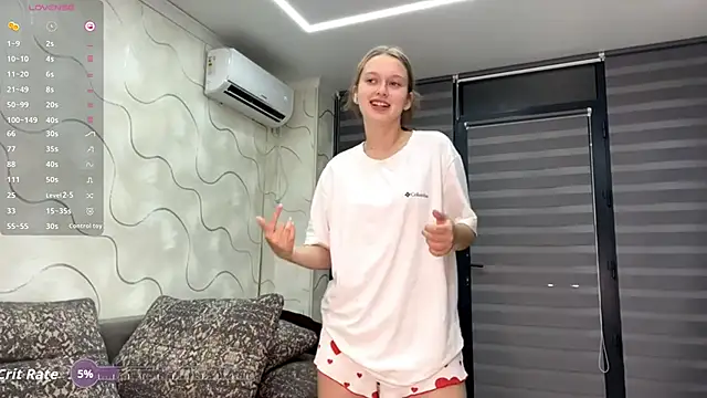 Snapshot of CharlynDini chatting on October 21, 2025, 4:19 pm CharlynDini online show from October 21, 2025, 4:19 pm