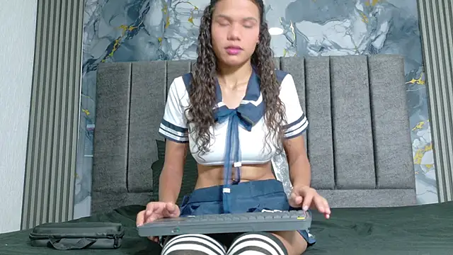 AngelineJolie online show from September 20, 2025, 11:22 am