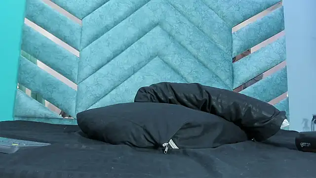 AngelineJolie online show from February 25, 2026, 11:09 am