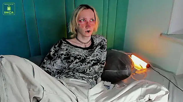 Snapshot of TrissHarper chatting on October 8, 2025, 3:20 pm TrissHarper online show from October 8, 2025, 3:20 pm