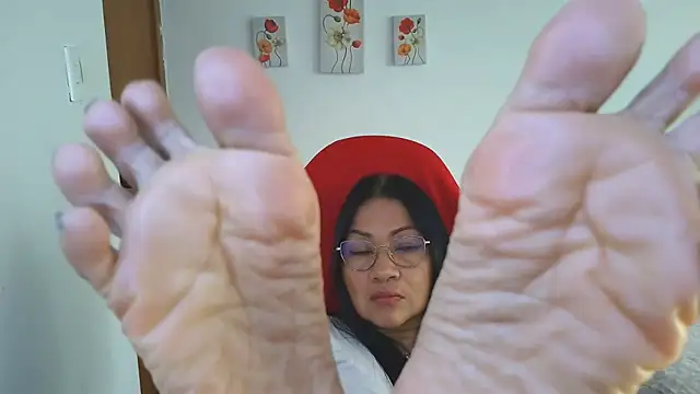 Snapshot of LissafeetHott chatting on March 22, 2026, 4:10 pm LissafeetHott online show from March 22, 2026, 4:10 pm