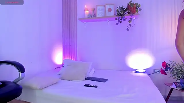 Cristalfoxy  online show from December 19, 2025, 6:59 pm