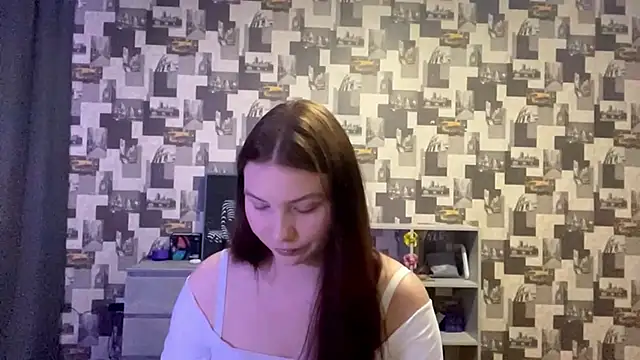 Snapshot of SwiiSweet chatting on September 9, 2025, 4:17 pm SwiiSweet online show from September 9, 2025, 4:17 pm