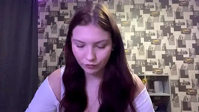 Snapshot of SwiiSweet chatting on September 24, 2025, 4:21 pm SwiiSweet online show from September 24, 2025, 4:21 pm