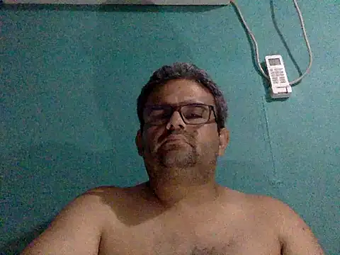 Snapshot of Katracho6969 chatting on October 5, 2025, 2:43 am Katracho6969 online show from October 5, 2025, 2:43 am