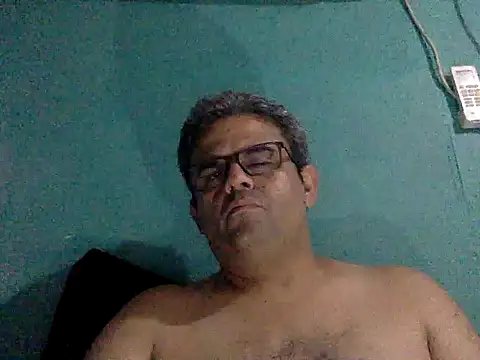 Snapshot of Katracho6969 chatting on October 14, 2025, 4:24 am Katracho6969 online show from October 14, 2025, 4:24 am