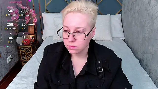 AlexandraGreen online show from October 31, 2025, 9:05 pm