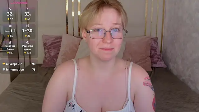 Snapshot of AlexandraGreen chatting on May 16, 2026, 12:29 am AlexandraGreen online show from May 16, 2026, 12:29 am
