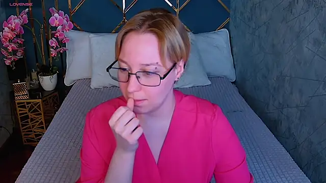 Snapshot of AlexandraGreen chatting on May 30, 2026, 11:35 pm AlexandraGreen online show from May 30, 2026, 11:35 pm