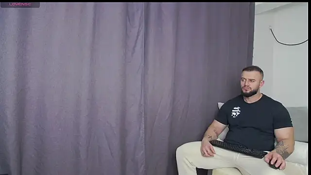 Snapshot of RickyMiami1 chatting on February 16, 2026, 7:32 pm RickyMiami1 online show from February 16, 2026, 7:32 pm