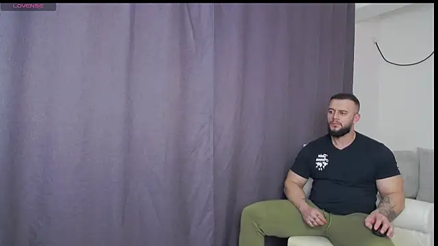 Snapshot of RickyMiami1 chatting on March 3, 2026, 8:37 pm RickyMiami1 online show from March 3, 2026, 8:37 pm