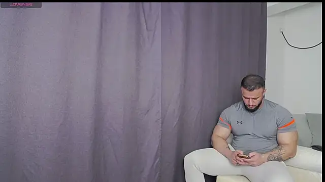 Snapshot of RickyMiami1 chatting on March 17, 2026, 8:34 pm RickyMiami1 online show from March 17, 2026, 8:34 pm