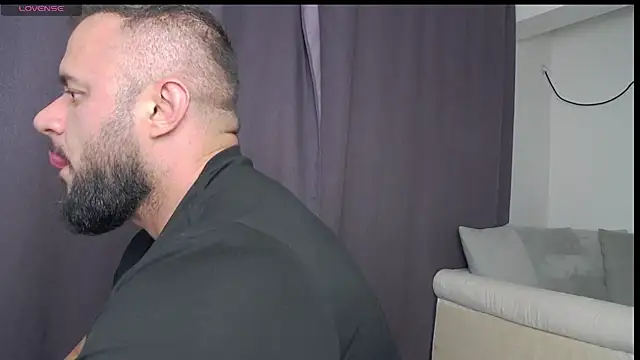 Snapshot of RickyMiami1 chatting on June 3, 2026, 5:40 pm RickyMiami1 online show from June 3, 2026, 5:40 pm