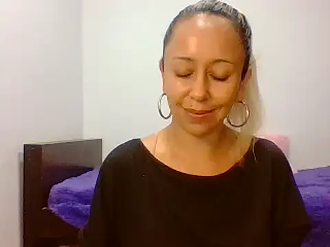 Snapshot of leah_susman chatting on September 19, 2025, 2:02 am leah susman online show from September 19, 2025, 2:02 am