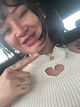 saraycat  online show from September 25, 2025, 7:50 pm