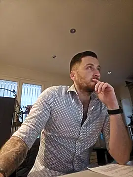 Snapshot of Keviios chatting on October 1, 2025, 6:08 am Keviios online show from October 1, 2025, 6:08 am