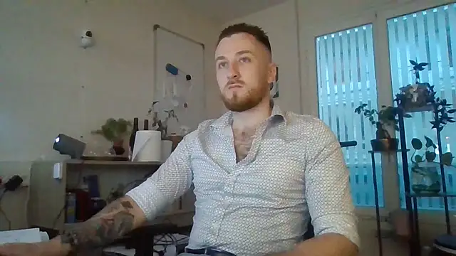 Snapshot of Keviios chatting on October 25, 2025, 6:32 am Keviios online show from October 25, 2025, 6:32 am