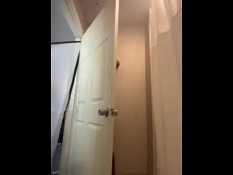 CinnaCakesss online show from April 7, 2026, 11:48 pm