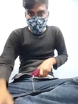 Snapshot of YourTarzan chatting on December 15, 2025, 8:07 am YourTarzan online show from December 15, 2025, 8:07 am