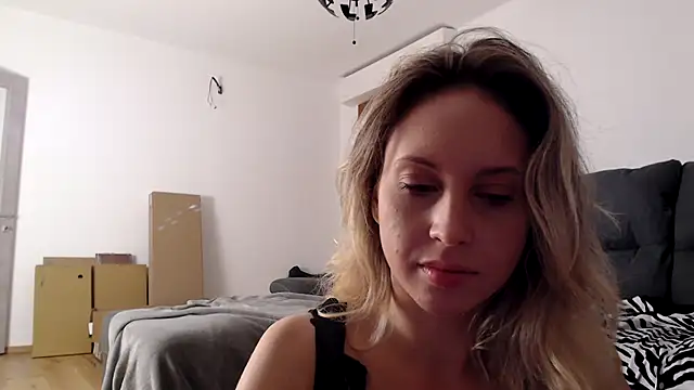 Snapshot of L_Sofia chatting on October 10, 2025, 8:24 am L Sofia online show from October 10, 2025, 8:24 am