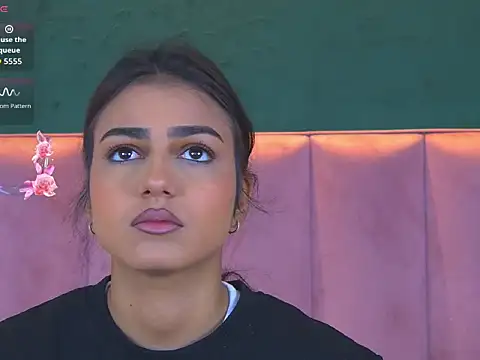 Snapshot of VanessaOlive chatting on October 28, 2025, 5:11 am VanessaOlive online show from October 28, 2025, 5:11 am