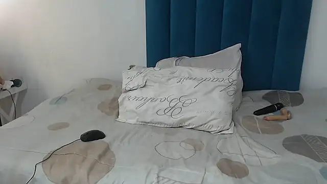 Bella 2025 online show from September 21, 2025, 2:13 am