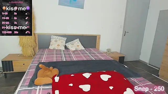 EvaLone1 online show from September 19, 2025, 7:10 am