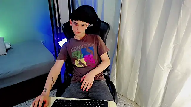 Snapshot of dilan_hott_ chatting on September 15, 2025, 8:09 pm dilan hott  online show from September 15, 2025, 8:09 pm