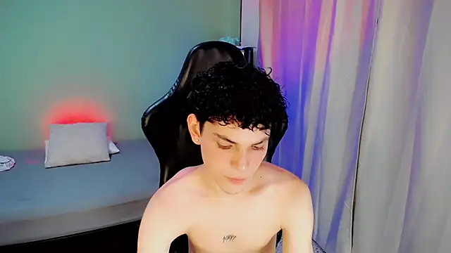 Snapshot of dilan_hott_ chatting on September 16, 2025, 8:32 pm dilan hott  online show from September 16, 2025, 8:32 pm