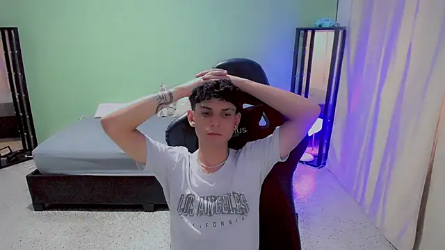 Snapshot of dilan_hott_ chatting on September 19, 2025, 9:15 pm dilan hott  online show from September 19, 2025, 9:15 pm