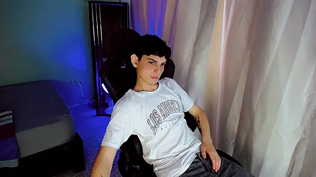 Snapshot of dilan_hott_ chatting on October 1, 2025, 3:07 pm dilan hott  online show from October 1, 2025, 3:07 pm