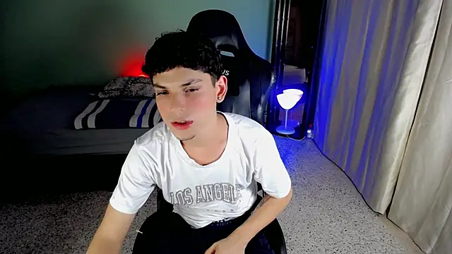 Snapshot of dilan_hott_ chatting on October 2, 2025, 8:16 pm dilan hott  online show from October 2, 2025, 8:16 pm