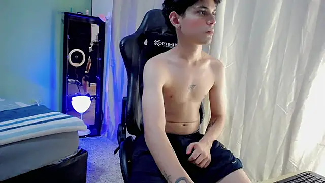 Snapshot of dilan_hott_ chatting on October 14, 2025, 8:31 pm dilan hott  online show from October 14, 2025, 8:31 pm