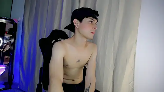 Snapshot of dilan_hott_ chatting on October 15, 2025, 8:20 pm dilan hott  online show from October 15, 2025, 8:20 pm