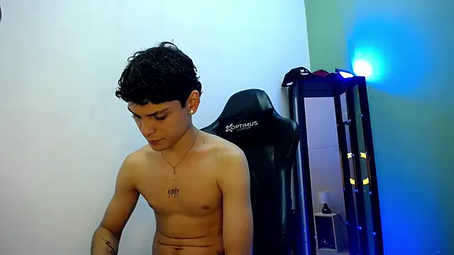 dilan hott  online show from January 12, 2026, 8:03 pm