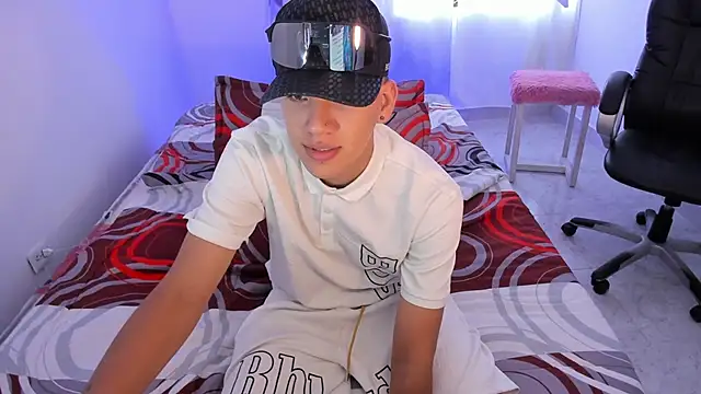 maxthomson boy online show from September 9, 2025, 3:44 pm