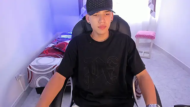 maxthomson boy online show from September 10, 2025, 8:31 pm