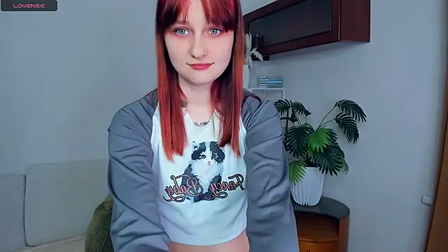 KatyKufel online show from November 18, 2025, 6:45 pm