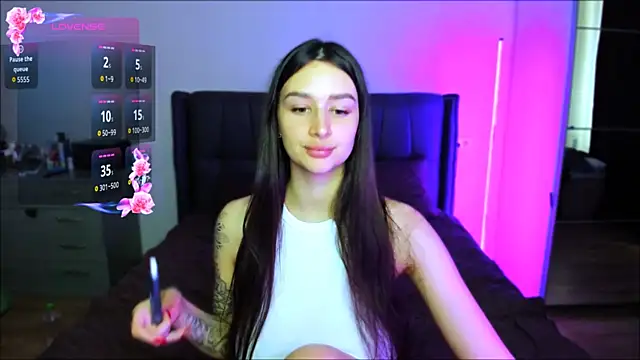 Veronica Larsson online show from September 11, 2025, 8:47 am