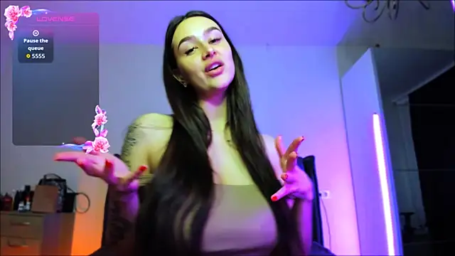 Veronica Larsson online show from September 21, 2025, 3:46 pm