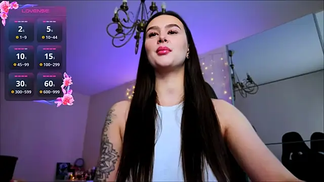 Veronica Larsson online show from June 15, 2026, 4:42 pm