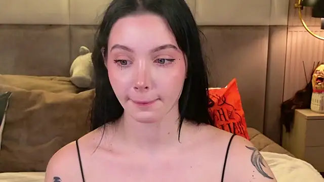 Snapshot of Goldy_Stark chatting on October 18, 2025, 8:31 pm Goldy Stark online show from October 18, 2025, 8:31 pm