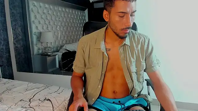 JhosuaCollins  online show from September 10, 2025, 5:13 pm