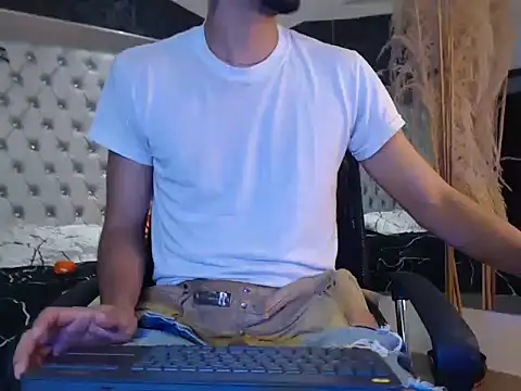 Snapshot of JhosuaCollins_ chatting on October 4, 2025, 5:11 pm JhosuaCollins online show from October 4, 2025, 5:11 pm