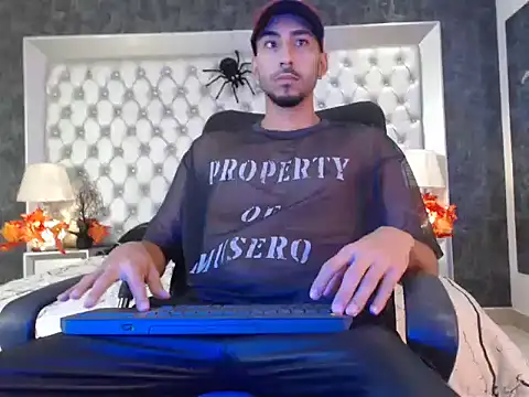 Snapshot of JhosuaCollins_ chatting on October 14, 2025, 7:47 pm JhosuaCollins online show from October 14, 2025, 7:47 pm